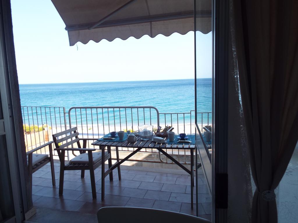 Taormina Holidays Residence ฟอร์ซาดาโกร ภายนอก รูปภาพ