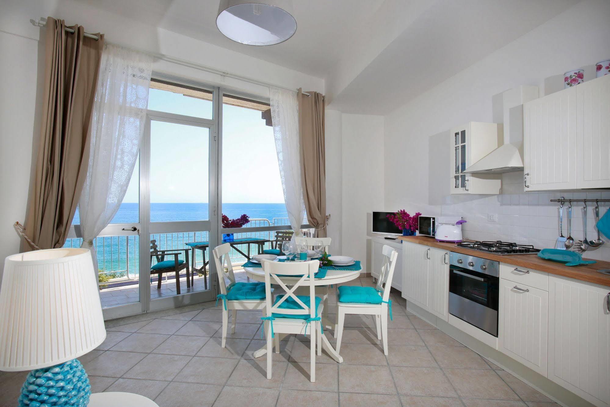 Taormina Holidays Residence ฟอร์ซาดาโกร ภายนอก รูปภาพ