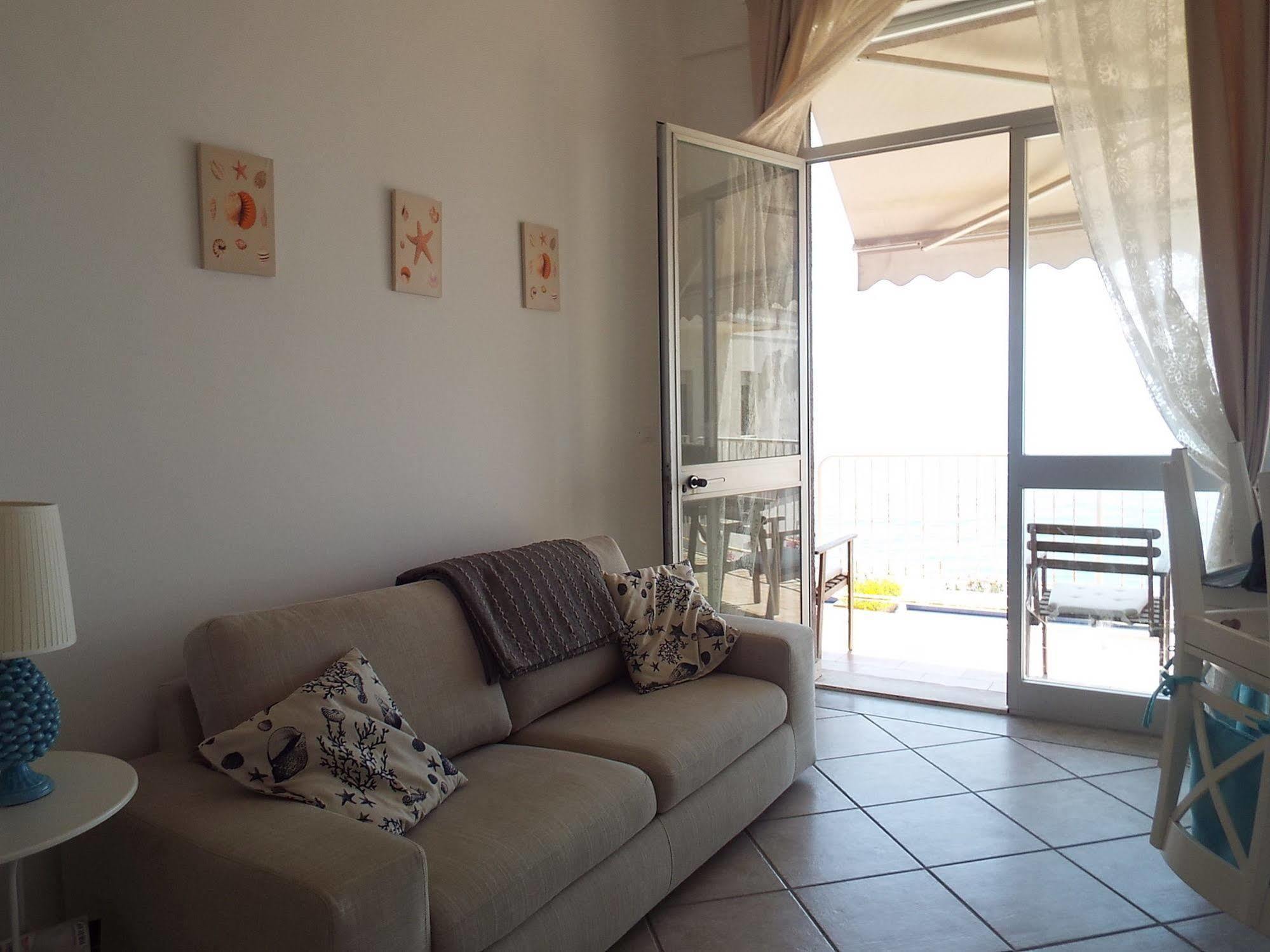 Taormina Holidays Residence ฟอร์ซาดาโกร ภายนอก รูปภาพ
