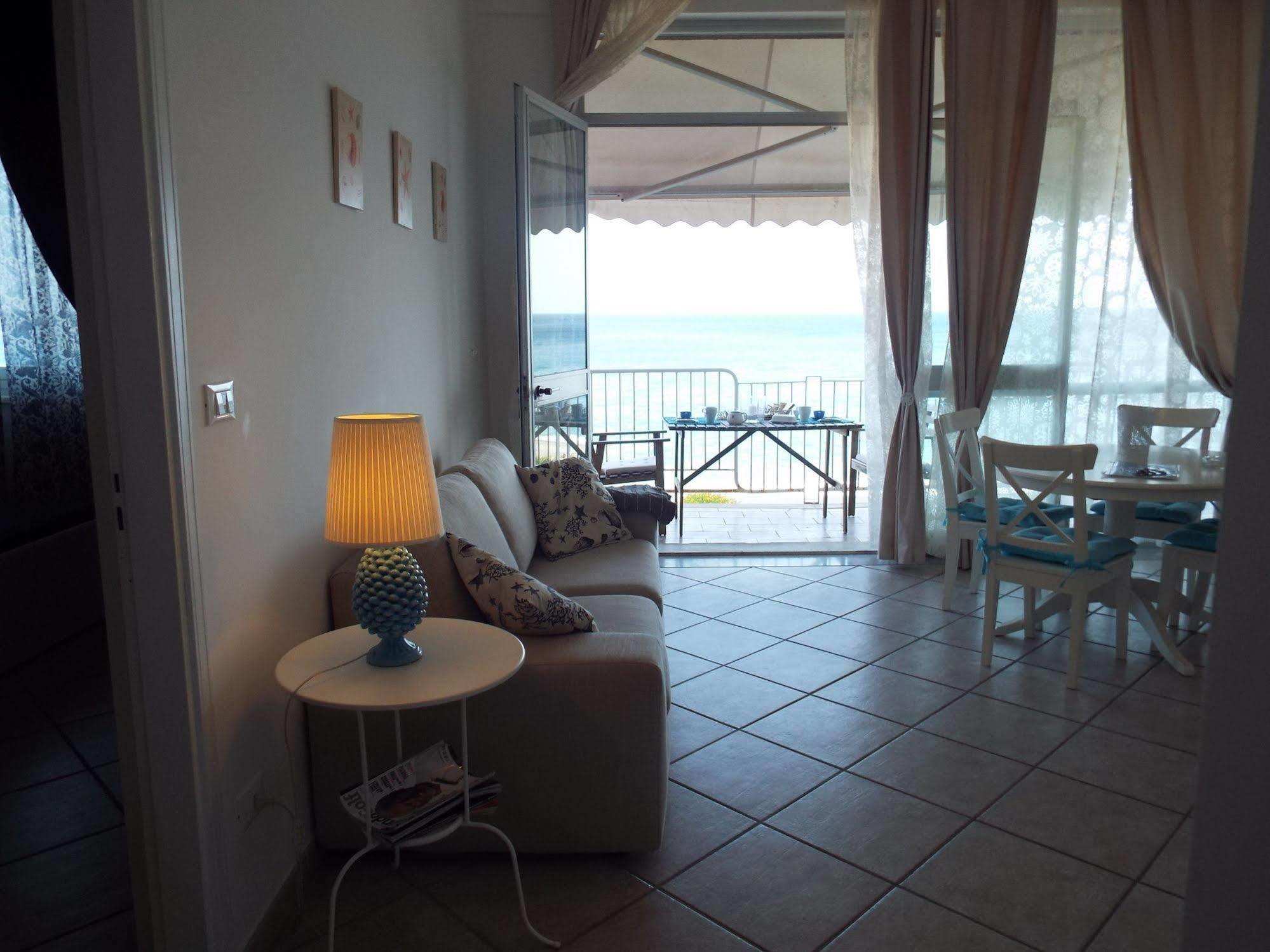 Taormina Holidays Residence ฟอร์ซาดาโกร ภายนอก รูปภาพ