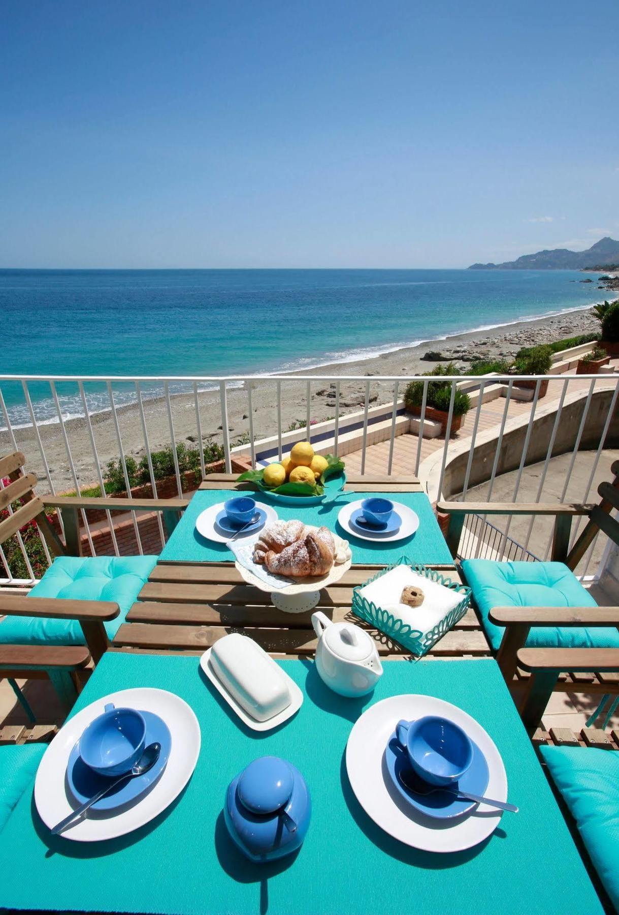 Taormina Holidays Residence ฟอร์ซาดาโกร ภายนอก รูปภาพ